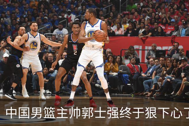 中国男篮主帅郭士强终于狠下心了，弃用爱徒后，首场大胜喀麦隆